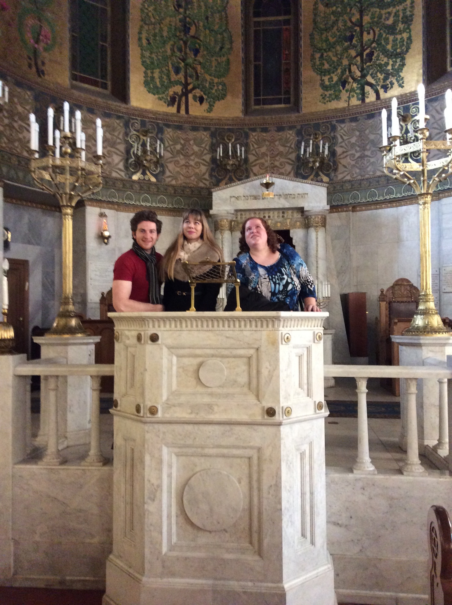 Travelers from Canada in the Choral Synagogue